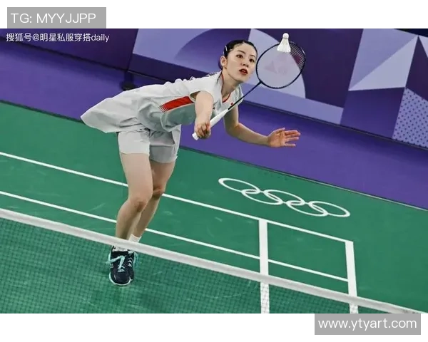 日本足球明星穿搭解析与鞋子图片展示让你领略球场风采