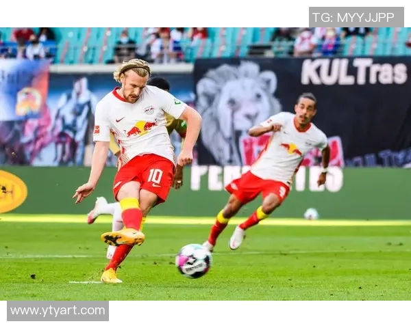 足球热点:解读成都足球队的边路渗透